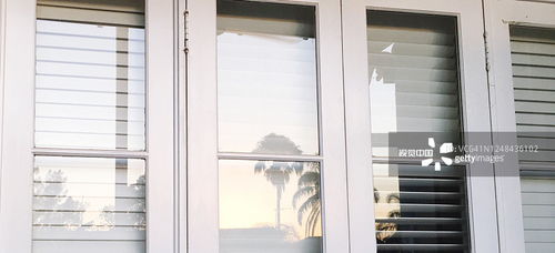 安装门窗的摄影图片指南 捕捉专业工艺与美学细节